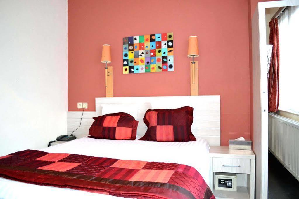 Hotel Auberge Van Strombeek Jette ภายนอก รูปภาพ
