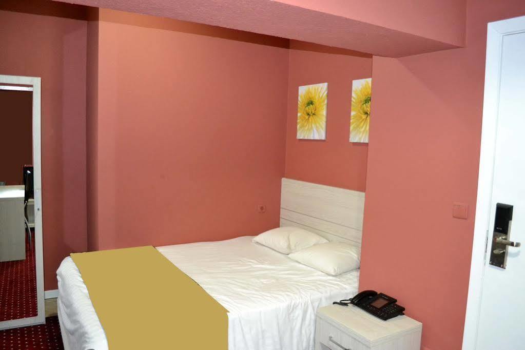 Hotel Auberge Van Strombeek Jette ภายนอก รูปภาพ