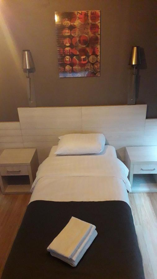 Hotel Auberge Van Strombeek Jette ภายนอก รูปภาพ