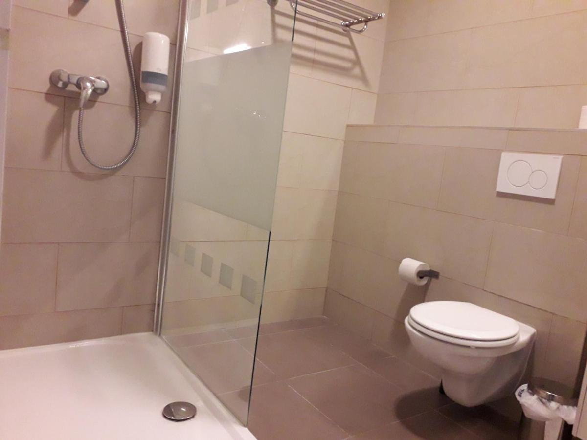 Hotel Auberge Van Strombeek Jette ภายนอก รูปภาพ