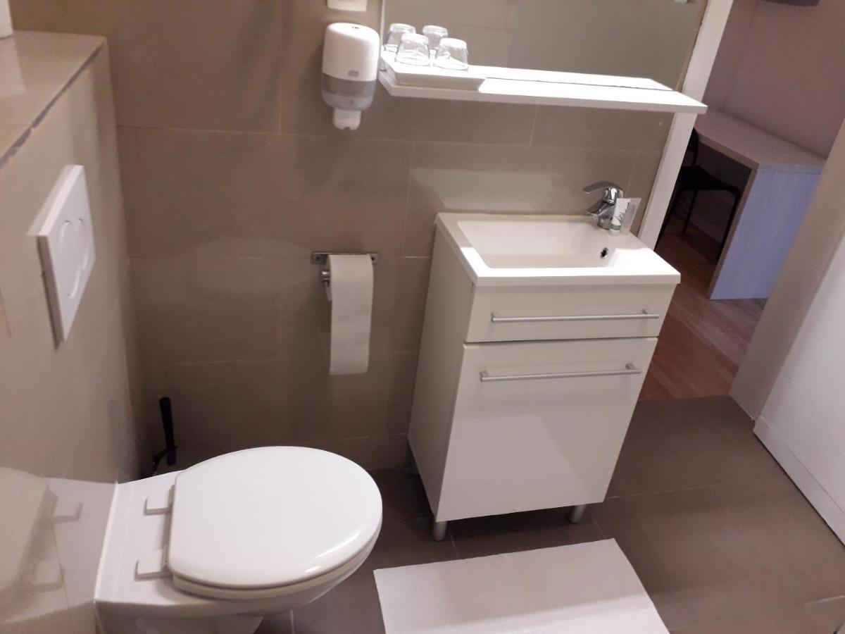 Hotel Auberge Van Strombeek Jette ภายนอก รูปภาพ