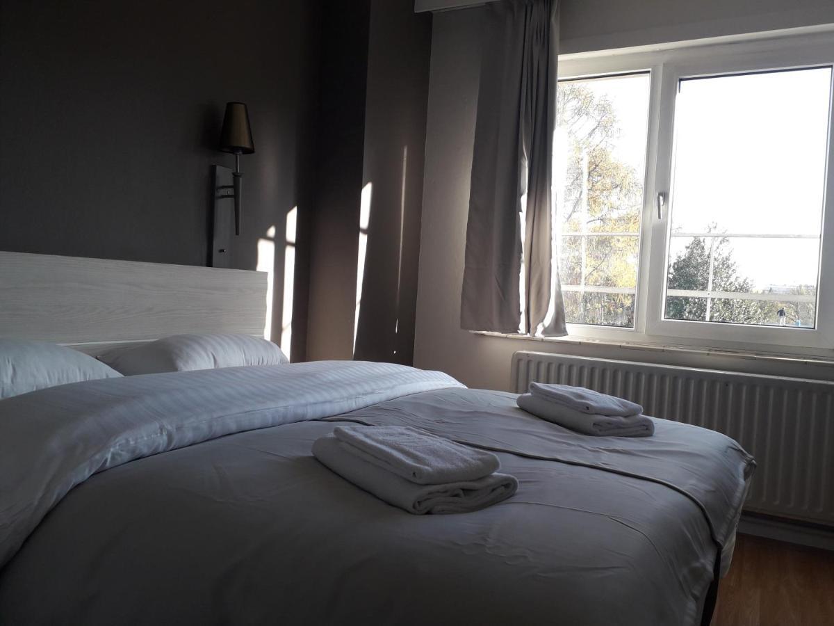 Hotel Auberge Van Strombeek Jette ภายนอก รูปภาพ