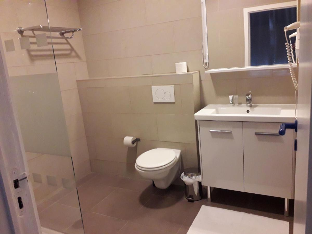 Hotel Auberge Van Strombeek Jette ภายนอก รูปภาพ