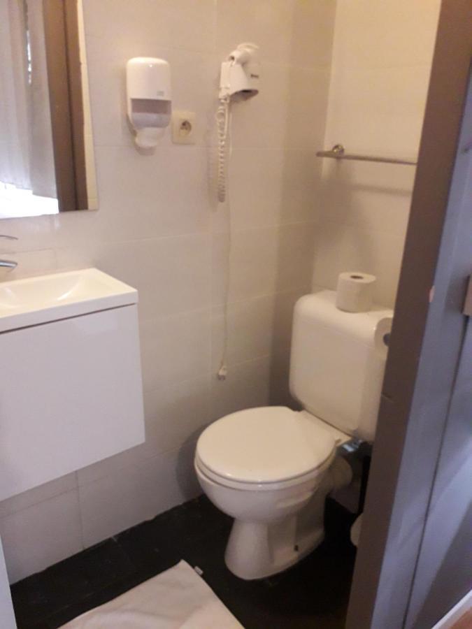 Hotel Auberge Van Strombeek Jette ภายนอก รูปภาพ
